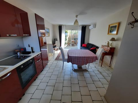 Coquet T2 ,terrasse,parking ,4 kms d Avignon Apartment in Villeneuve-lès-Avignon