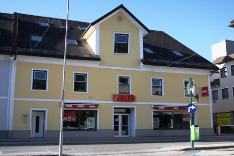 Facade/entrance, Facade/entrance, On-site shops