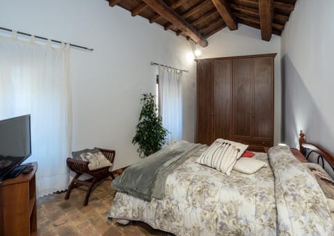 Photo of the whole room, Decorative detail