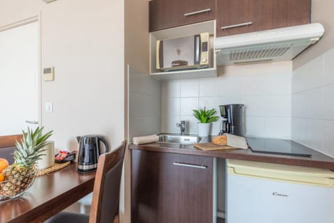 Kitchen or kitchenette, kitchen