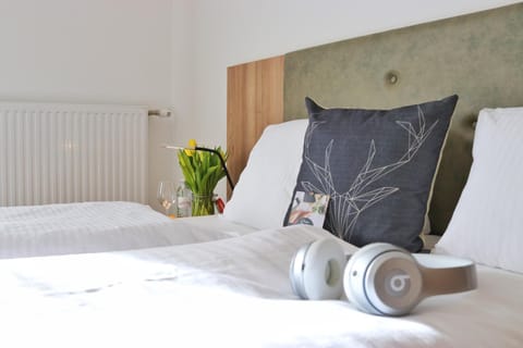 Bed, Other, Photo of the whole room, Decorative detail