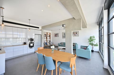 Kitchen or kitchenette, Photo of the whole room, Dining area