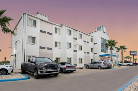 Motel 6-Eagle Pass, TX - Lakeside Hotel in Eagle Pass