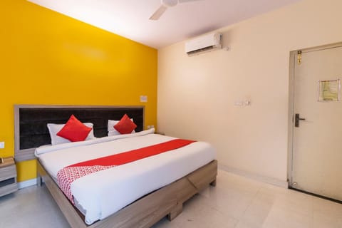 OYO Hotel Golden Inn Near Cubbon Park Hotel in Bengaluru