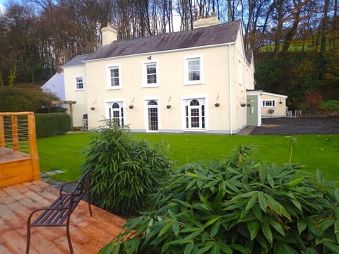 Dol Llan Mansion Bed and Breakfast in Wales