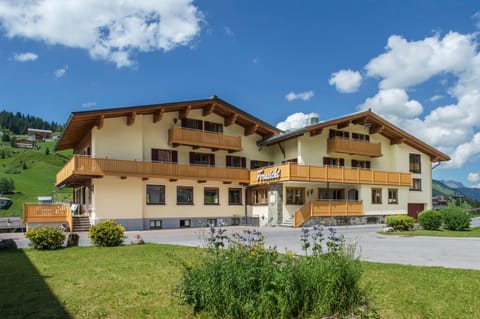 Property building, Facade/entrance