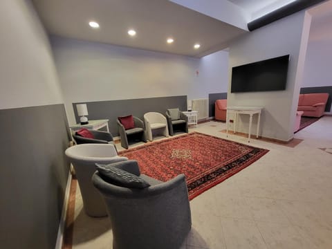 Communal lounge/ TV room