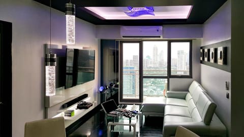 Modern Luxury Lower Penthouse Unit Condo in Makati