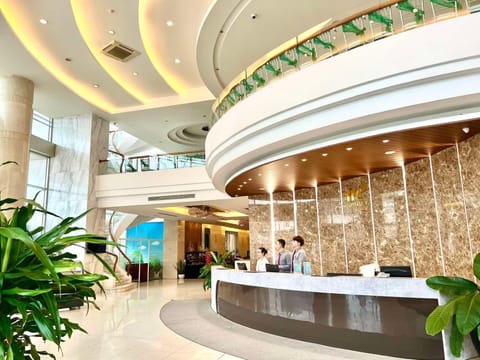 Staff, Lobby or reception, Location