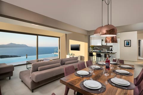 Natural landscape, Kitchen or kitchenette, Living room, Food and drinks, Seating area, Dining area, Sea view