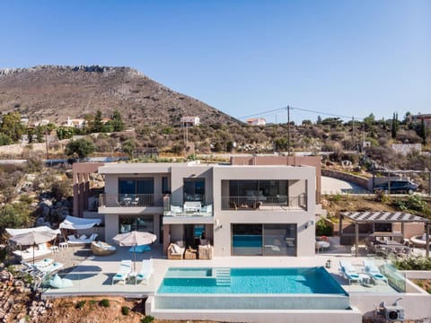 Property building, Patio, Day, Natural landscape, Bird's eye view, Mountain view, Pool view, Swimming pool, sunbed