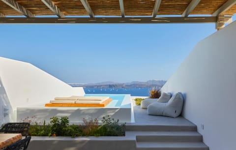 Natural landscape, Balcony/Terrace, Landmark view, Sea view, Swimming pool