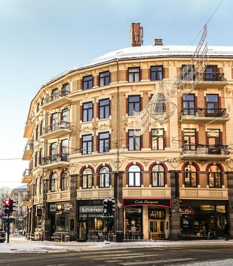 Property building, Facade/entrance, Winter