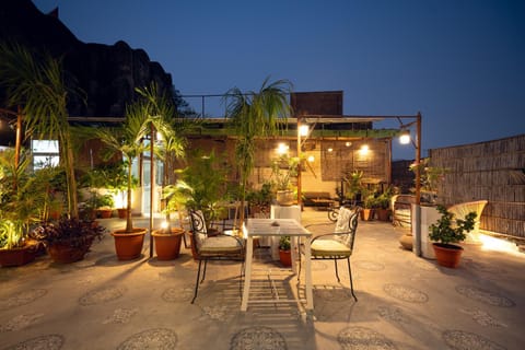 Night, Garden, Balcony/Terrace