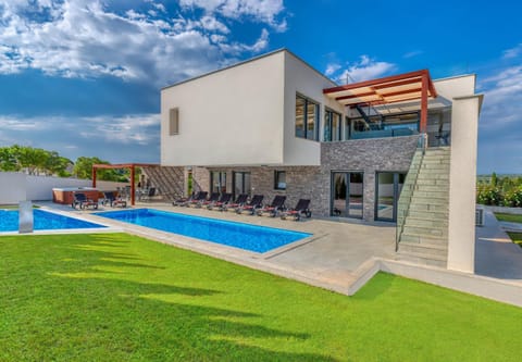 Villa am Meer mit Pool & Kinderpool - Leon's Holiday Homes Villa in Banjole