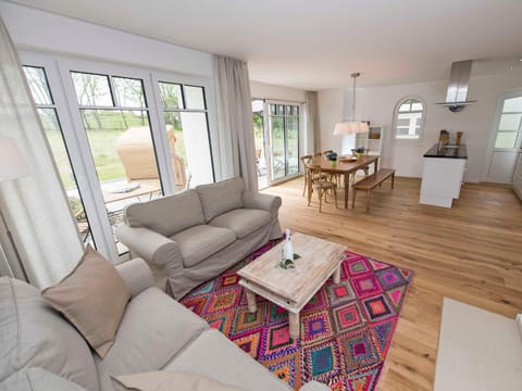 Balcony/Terrace, Kitchen or kitchenette, Photo of the whole room, Decorative detail, Seating area, Dining area