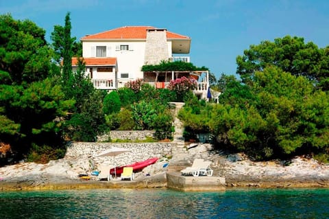Waterfront villa with pool Villa in Dubrovnik-Neretva County
