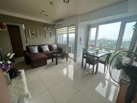 De Luxe, Standard and Studio Suites -The Breeze Residences-close to Airport,Mall of Asia, US Embassy Copropriété in Pasay