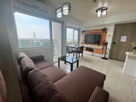 De Luxe, Standard and Studio Suites -The Breeze Residences-close to Airport,Mall of Asia, US Embassy Condo in Pasay