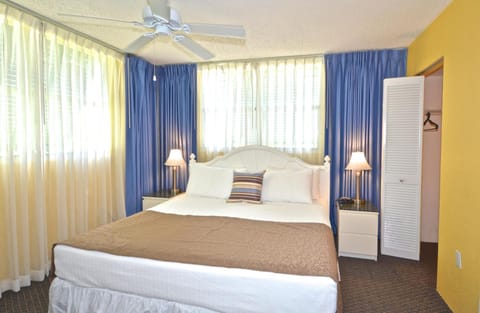 Sunrise Suites Big Kahuna Suite #202 House in Key West