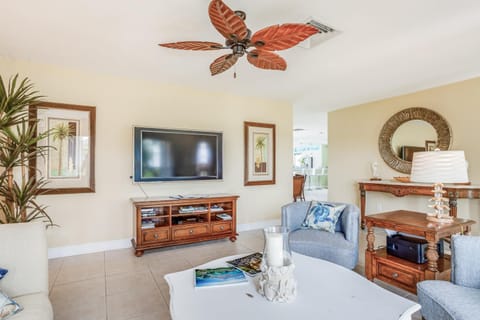 Palm Breeze Bliss House in Marco Island