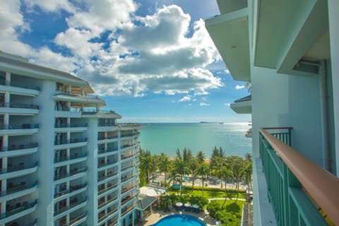 Pool view, Sea view