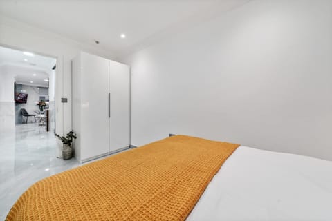 Baker Street Suite Apartment in City of Westminster