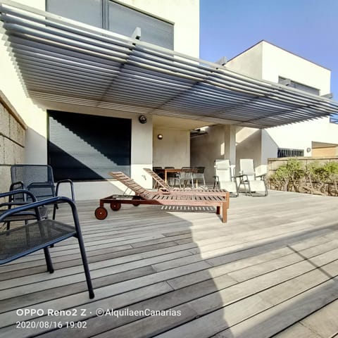 alquilaencanarias El Medano Spectacular terrace and sea views A House in El Médano