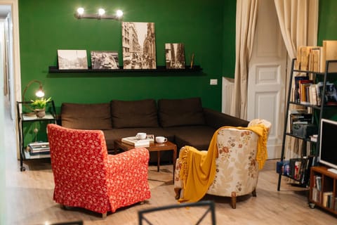 Green Chiaia Apartment in Naples