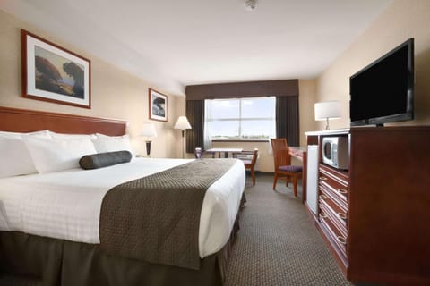 Days Inn & Suites by Wyndham Langley Hotel in Langley