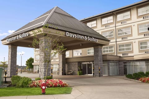 Days Inn & Suites by Wyndham Langley Hotel in Langley