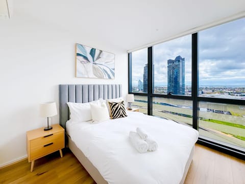 Brilliant Victoria Harbour Waterfront Apartment in Melbourne