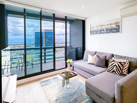 Brilliant Victoria Harbour Waterfront Apartment in Melbourne