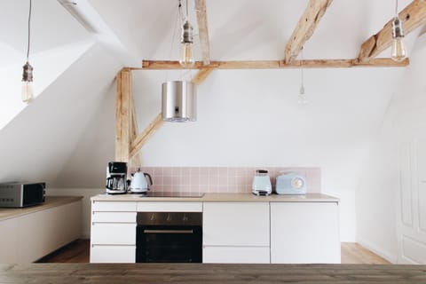 Photo of the whole room, Decorative detail