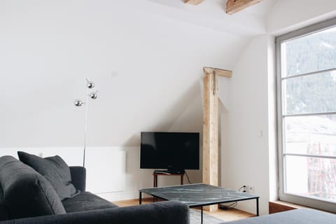 Living room, Photo of the whole room, Decorative detail