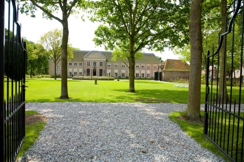 Property building, Facade/entrance, Day, Natural landscape, Summer, Garden view, Landmark view