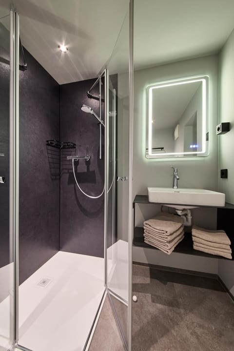 Shower, Bathroom, towels