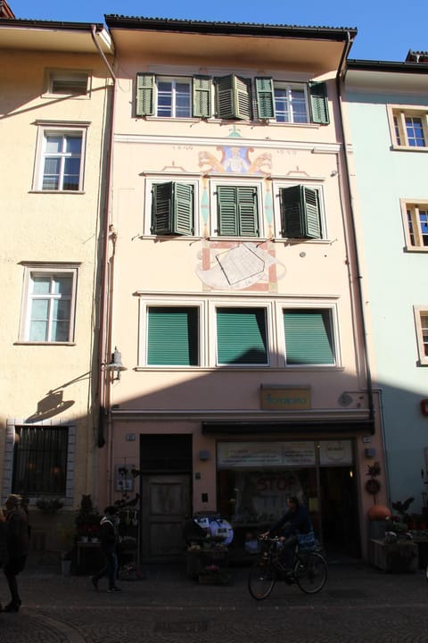 Sonnenuhr Bolzano Apartments Eigentumswohnung in Bolzano
