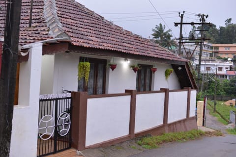 Agasthya Homestay - With Kitchenette Location de vacances in Madikeri