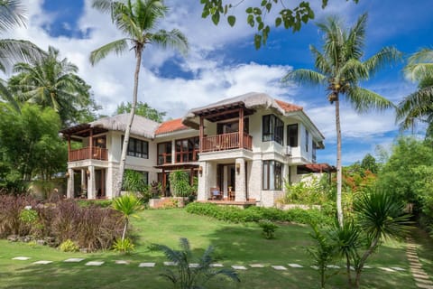 Property building, Facade/entrance, Garden