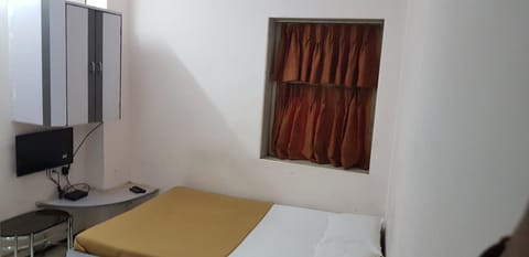 New Metro Guest House Bed and Breakfast in Mumbai