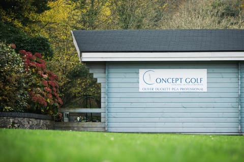 Property building, Golfcourse, On-site shops