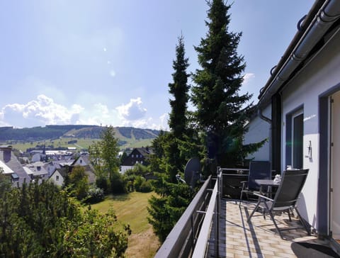 Balcony/Terrace, City view, Mountain view