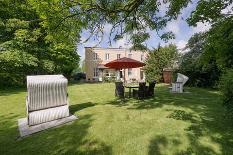 Property building, Garden, View (from property/room), View (from property/room), Garden view