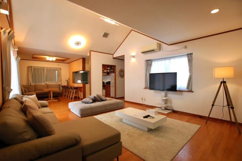 Guesthouse Akabana House in Okinawa Prefecture