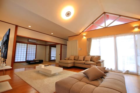 Guesthouse Akabana House in Okinawa Prefecture