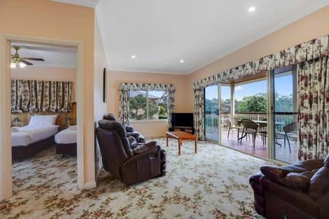 Robyn's Nest Lakeside Resort Bed and Breakfast in Merimbula