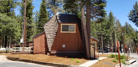 Tree House- Walk to Mammoth Village Casa in Mammoth Lakes