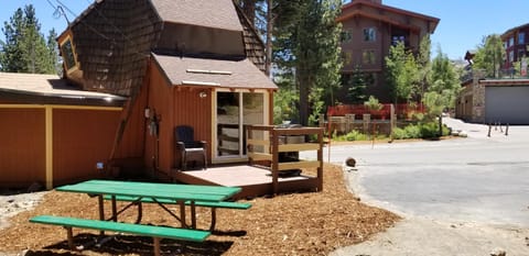 Tree House- Walk to Mammoth Village Haus in Mammoth Lakes
