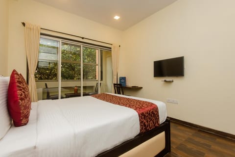 Hotel Divine Residency Near Phoenix Marketcity Hotel in Mumbai